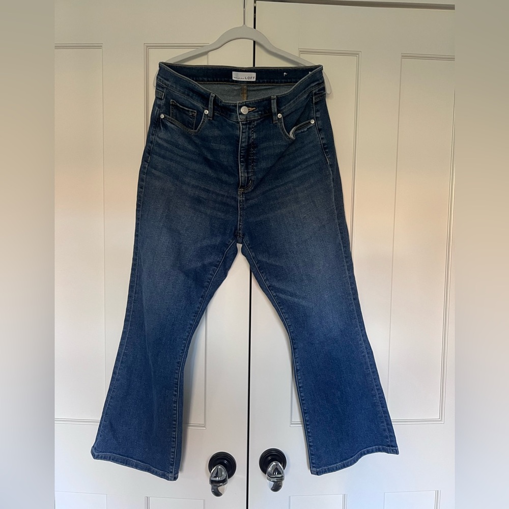 LOFT High Rise Kick Crop Jean. - Picture 3 of 6